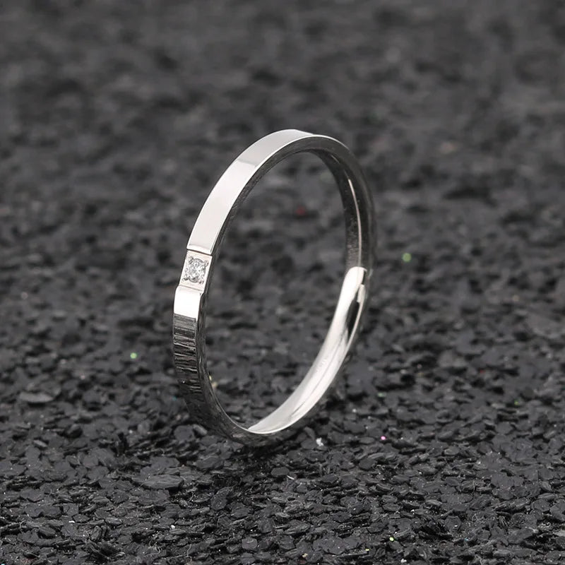 Titanium Steel Ring with Round Zircon Stone – Elegant and Timeless